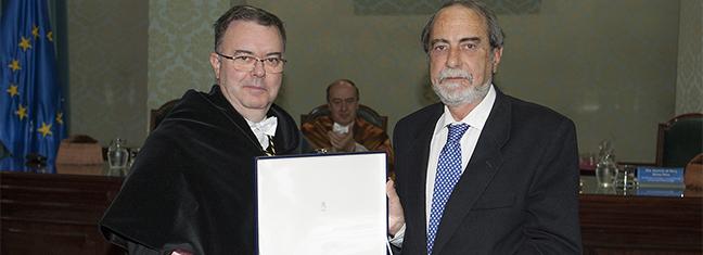 luis_gil_premio.jpg
